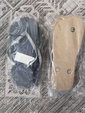 GAP Metallic Flip Flop Sandals - silver & gold